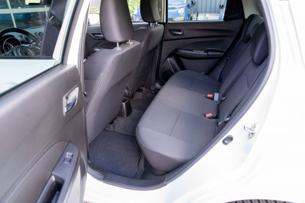 Suzuki Swift 1.2 Style Smart Hybrid|Prijs rijklaar incl 12 mnd garantie|Navi Camera Carplay Blindspot