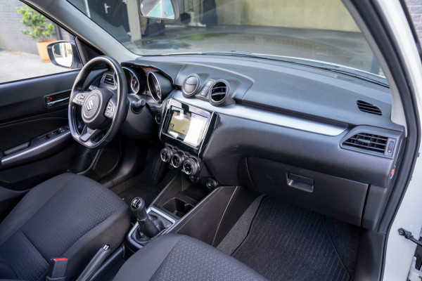 Suzuki Swift 1.2 Style Smart Hybrid|Prijs rijklaar incl 12 mnd garantie|Navi Camera Carplay Blindspot