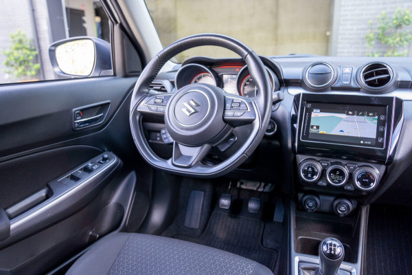 Suzuki Swift 1.2 Style Smart Hybrid|Prijs rijklaar incl 12 mnd garantie|Navi Camera Carplay Blindspot