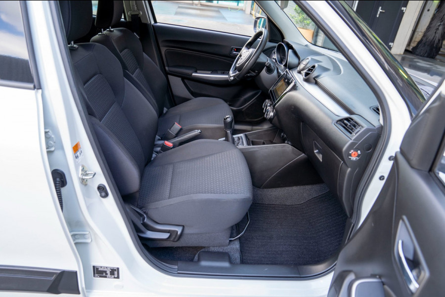 Suzuki Swift 1.2 Style Smart Hybrid|Prijs rijklaar incl 12 mnd garantie|Navi Camera Carplay Blindspot