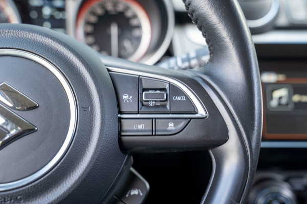 Suzuki Swift 1.2 Style Smart Hybrid|Prijs rijklaar incl 12 mnd garantie|Navi Camera Carplay Blindspot