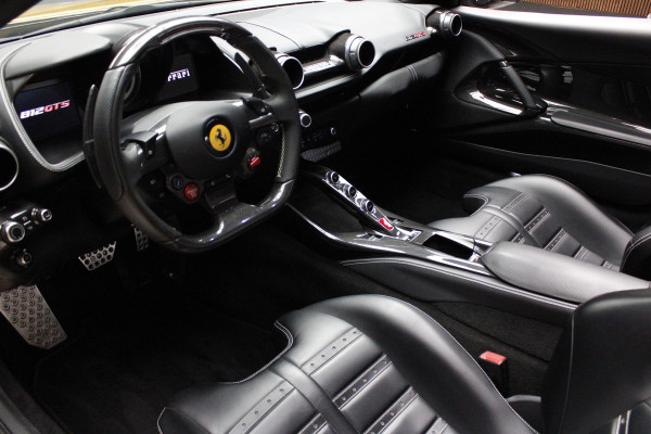Ferrari 812 GTS 6.5 V12 HELE Full carbon - 360 Camera - Lift - Passenger Display - Painted Ferrari Shields - Full PPF
