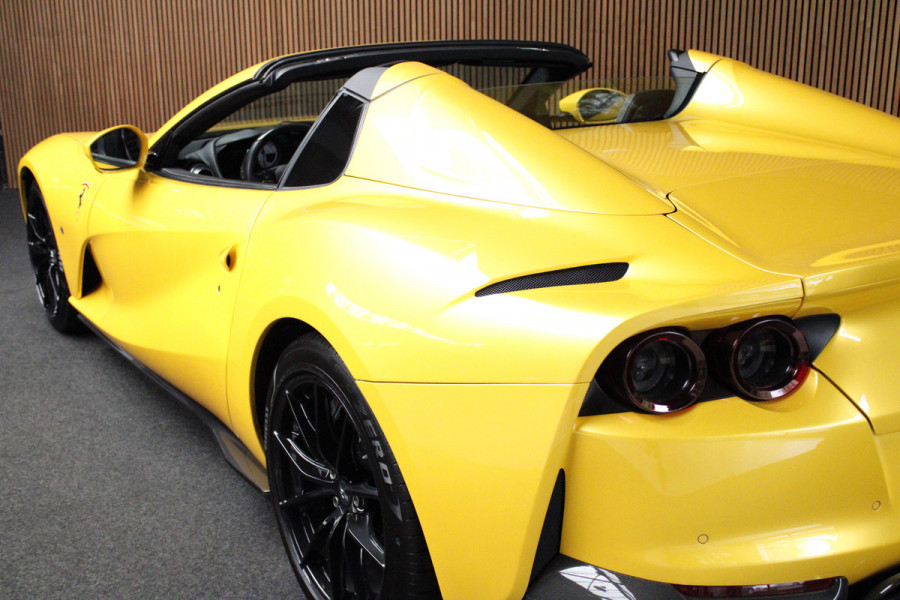 Ferrari 812 GTS 6.5 V12 HELE Full carbon - 360 Camera - Lift - Passenger Display - Painted Ferrari Shields - Full PPF