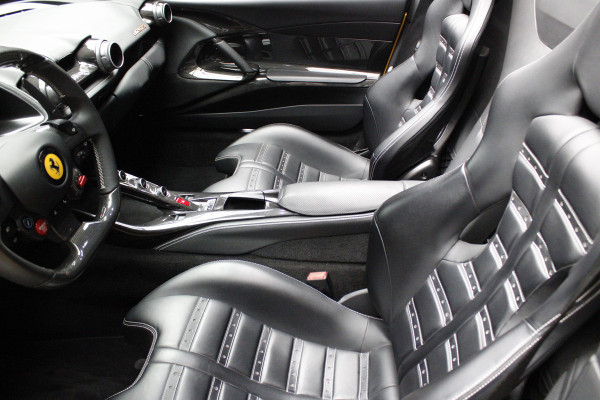 Ferrari 812 GTS 6.5 V12 HELE Full carbon - 360 Camera - Lift - Passenger Display - Painted Ferrari Shields - Full PPF