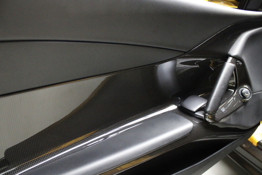 Ferrari 812 GTS 6.5 V12 HELE Full carbon - 360 Camera - Lift - Passenger Display - Painted Ferrari Shields - Full PPF
