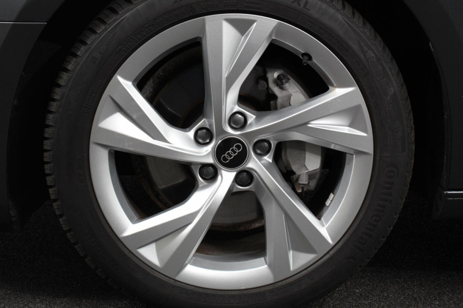 Audi A4 Avant 40 TFSI 204 pk S-tronic S Line Plus Navigatie Adaptive Cruise Control Parkeersensoren Camera Lane Assist Elektrische achterklep Stoelverwarming Ledverlichting Virtual Cockpit Climatronic