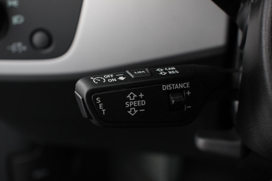 Audi A4 Avant 40 TFSI 204 pk S-tronic S Line Plus Navigatie Adaptive Cruise Control Parkeersensoren Camera Lane Assist Elektrische achterklep Stoelverwarming Ledverlichting Virtual Cockpit Climatronic