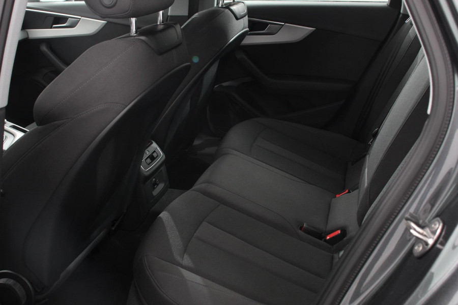 Audi A4 Avant 40 TFSI 204 pk S-tronic S Line Plus Navigatie Adaptive Cruise Control Parkeersensoren Camera Lane Assist Elektrische achterklep Stoelverwarming Ledverlichting Virtual Cockpit Climatronic
