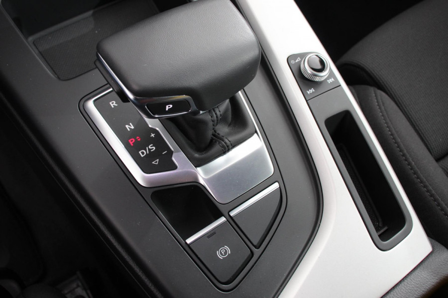 Audi A4 Avant 40 TFSI 204 pk S-tronic S Line Plus Navigatie Adaptive Cruise Control Parkeersensoren Camera Lane Assist Elektrische achterklep Stoelverwarming Ledverlichting Virtual Cockpit Climatronic