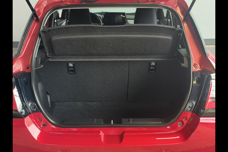 Suzuki Swift 1.2 Comfort Smart Hybrid Rijklaar + Fabrieksgarantie Henk Jongen Auto's in Helmond,  al 50 jaar service zoals 't hoort!