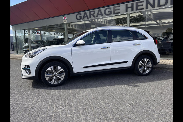 Kia e-Niro DynamicLine 64 kWh | SOH: 96,7% | 3 Fase | Warmtepomp  | Adaptive CC | Camera | Navi | Stoel-Stuurverwarming |