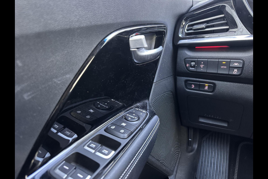 Kia e-Niro DynamicLine 64 kWh | SOH: 96,7% | 3 Fase | Warmtepomp  | Adaptive CC | Camera | Navi | Stoel-Stuurverwarming |