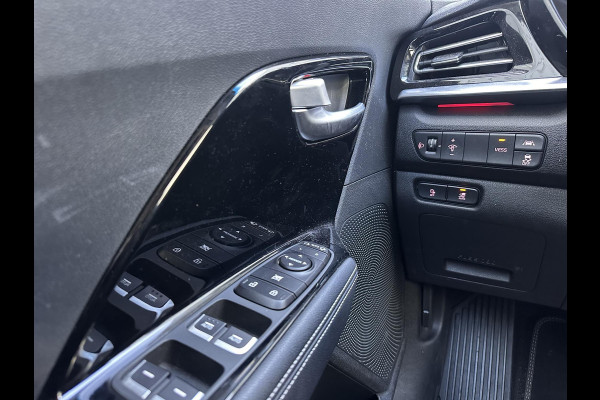 Kia e-Niro DynamicLine 64 kWh | SOH: 96,7% | 3 Fase | Warmtepomp  | Adaptive CC | Camera | Navi | Stoel-Stuurverwarming |