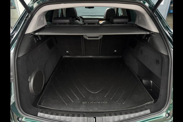 Alfa Romeo Stelvio 2.0 T AWD Veloce | Schuif-Kantel Dak | Trekhaak | Performance Pack | Leder + Memory | Harman Kardon