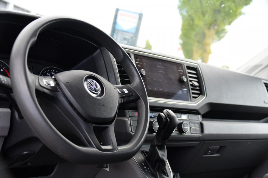Volkswagen Crafter 35 2.0 TDI L3H3 DC Black Edition Adaptieve Cruise, Camera, Carplay, 177pk, LED, Automaat, Clima, Stoelverwarming, Trekhaak, Dodehoek, Uniek!