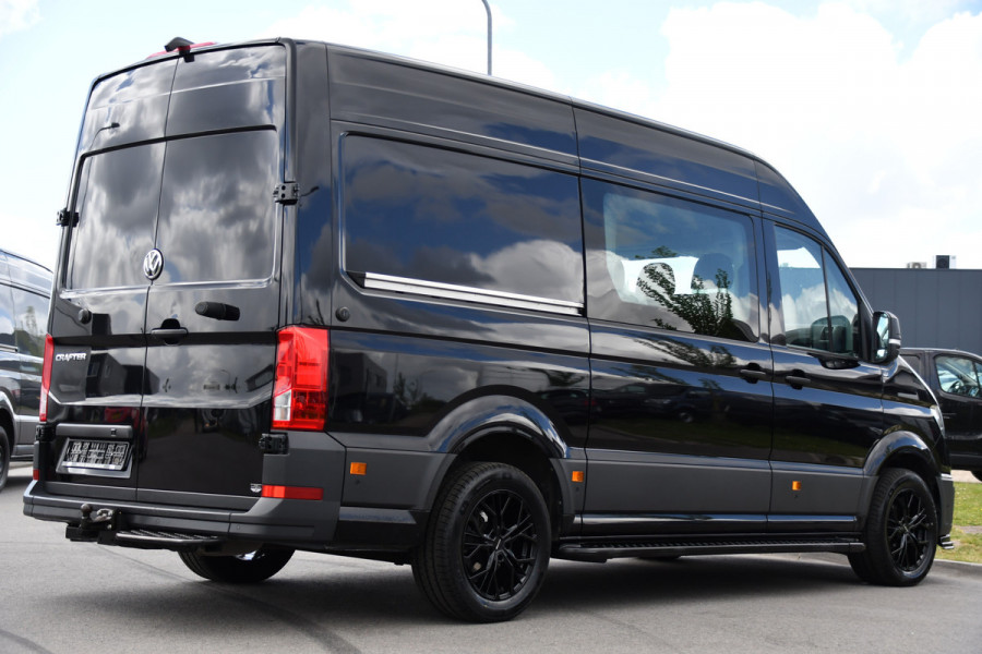 Volkswagen Crafter 35 2.0 TDI L3H3 DC Black Edition Adaptieve Cruise, Camera, Carplay, 177pk, LED, Automaat, Clima, Stoelverwarming, Trekhaak, Dodehoek, Uniek!
