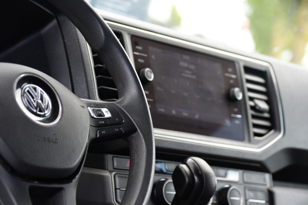Volkswagen Crafter 35 2.0 TDI L3H3 DC Black Edition Adaptieve Cruise, Camera, Carplay, 177pk, LED, Automaat, Clima, Stoelverwarming, Trekhaak, Dodehoek, Uniek!