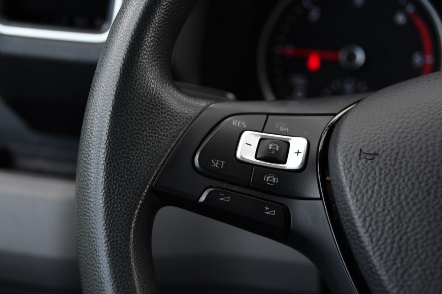 Volkswagen Crafter 35 2.0 TDI L3H3 DC Black Edition Adaptieve Cruise, Camera, Carplay, 177pk, LED, Automaat, Clima, Stoelverwarming, Trekhaak, Dodehoek, Uniek!