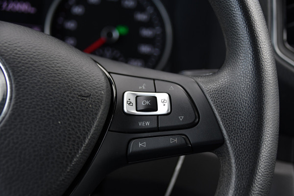 Volkswagen Crafter 35 2.0 TDI L3H3 DC Black Edition Adaptieve Cruise, Camera, Carplay, 177pk, LED, Automaat, Clima, Stoelverwarming, Trekhaak, Dodehoek, Uniek!