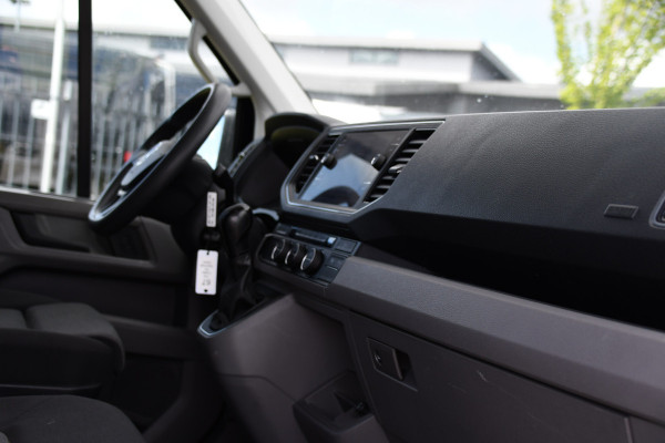 Volkswagen Crafter 35 2.0 TDI L3H3 DC Black Edition Adaptieve Cruise, Camera, Carplay, 177pk, LED, Automaat, Clima, Stoelverwarming, Trekhaak, Dodehoek, Uniek!