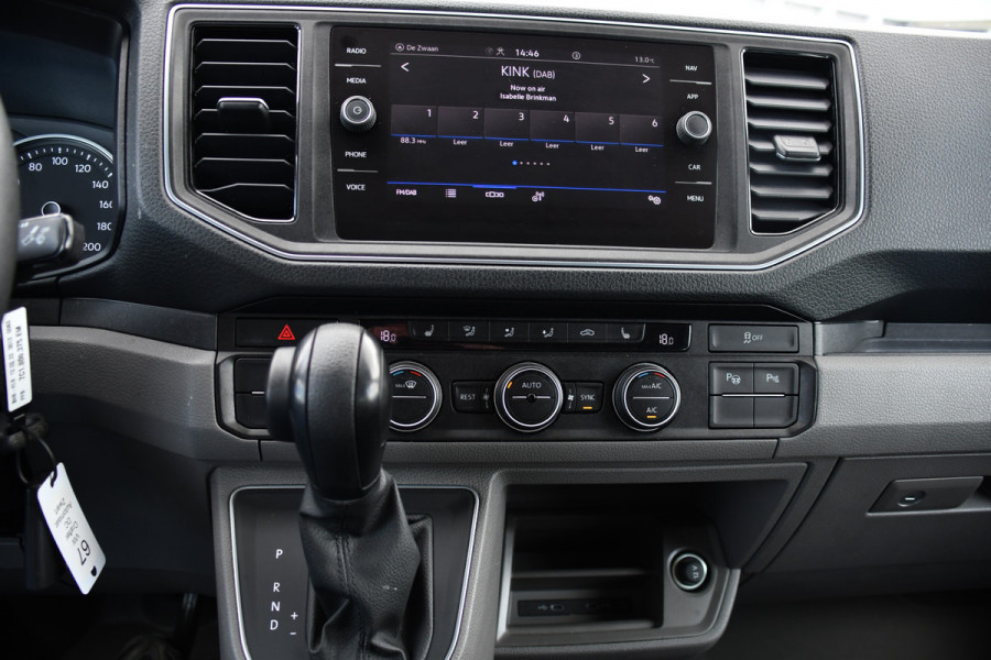 Volkswagen Crafter 35 2.0 TDI L3H3 DC Black Edition Adaptieve Cruise, Camera, Carplay, 177pk, LED, Automaat, Clima, Stoelverwarming, Trekhaak, Dodehoek, Uniek!