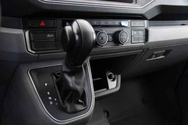 Volkswagen Crafter 35 2.0 TDI L3H3 DC Black Edition Adaptieve Cruise, Camera, Carplay, 177pk, LED, Automaat, Clima, Stoelverwarming, Trekhaak, Dodehoek, Uniek!