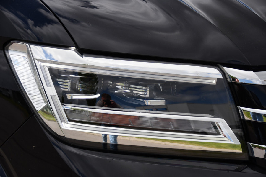 Volkswagen Crafter 35 2.0 TDI L3H3 DC Black Edition Adaptieve Cruise, Camera, Carplay, 177pk, LED, Automaat, Clima, Stoelverwarming, Trekhaak, Dodehoek, Uniek!