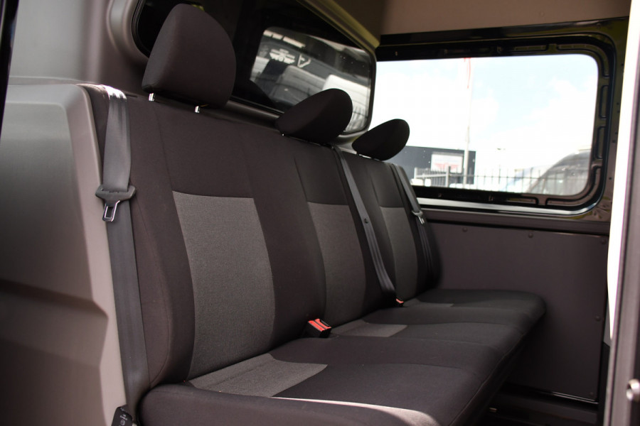 Volkswagen Crafter 35 2.0 TDI L3H3 DC Black Edition Adaptieve Cruise, Camera, Carplay, 177pk, LED, Automaat, Clima, Stoelverwarming, Trekhaak, Dodehoek, Uniek!