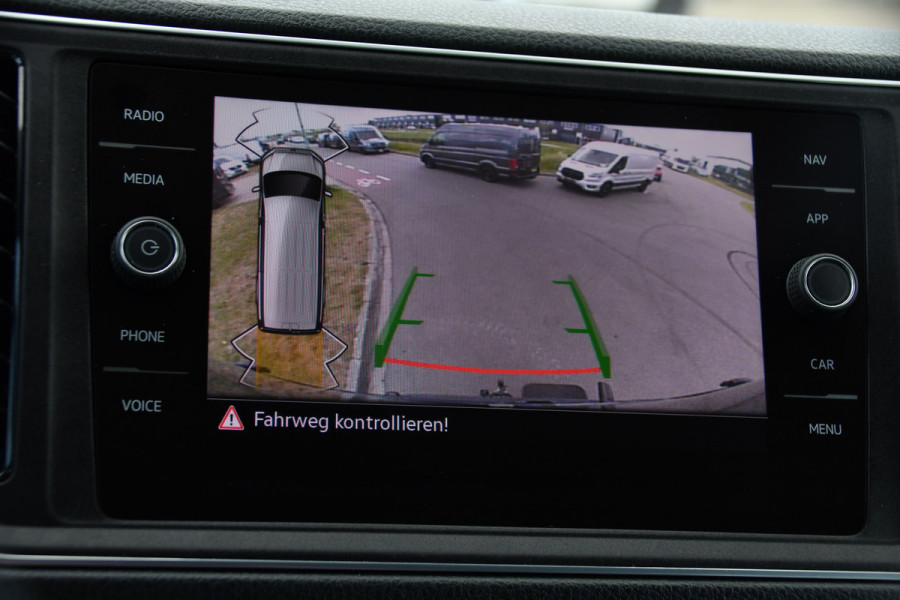 Volkswagen Crafter 35 2.0 TDI L3H3 DC Black Edition Adaptieve Cruise, Camera, Carplay, 177pk, LED, Automaat, Clima, Stoelverwarming, Trekhaak, Dodehoek, Uniek!