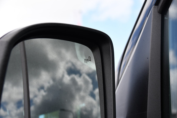 Volkswagen Crafter 35 2.0 TDI L3H3 DC Black Edition Adaptieve Cruise, Camera, Carplay, 177pk, LED, Automaat, Clima, Stoelverwarming, Trekhaak, Dodehoek, Uniek!