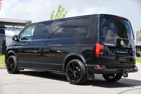 Volkswagen Transporter 2.0 TDI L2H1 30 Highline Black Edition Adaptieve Cruise, Camera, Carplay, 150pk, Trekhaak, Stoelverwarming, LED, Automaat, Standkachel, Sensoren, Uniek!