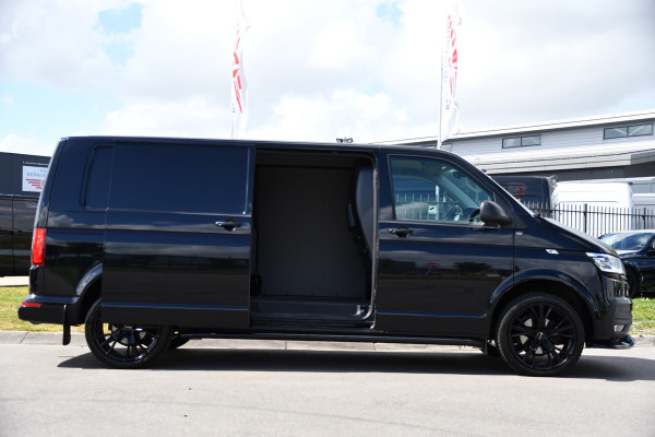 Volkswagen Transporter 2.0 TDI L2H1 30 Highline Black Edition Adaptieve Cruise, Camera, Carplay, 150pk, Trekhaak, Stoelverwarming, LED, Automaat, Standkachel, Sensoren, Uniek!