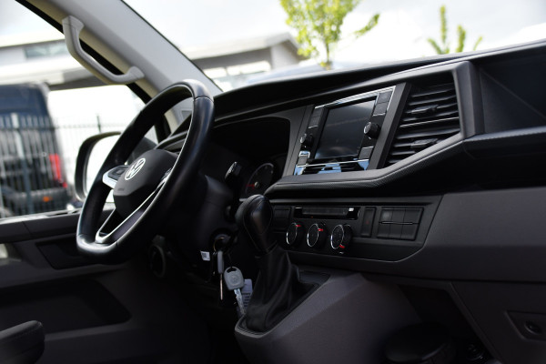 Volkswagen Transporter 2.0 TDI L2H1 30 Highline Black Edition Adaptieve Cruise, Camera, Carplay, 150pk, Trekhaak, Stoelverwarming, LED, Automaat, Standkachel, Sensoren, Uniek!