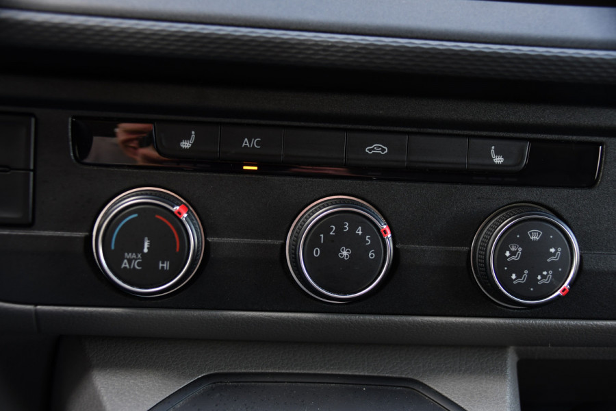Volkswagen Transporter 2.0 TDI L2H1 30 Highline Black Edition Adaptieve Cruise, Camera, Carplay, 150pk, Trekhaak, Stoelverwarming, LED, Automaat, Standkachel, Sensoren, Uniek!