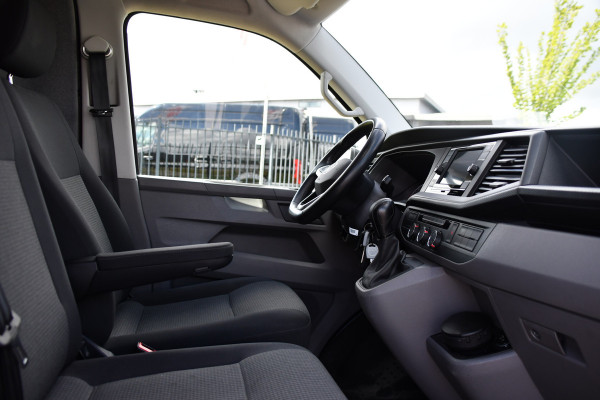 Volkswagen Transporter 2.0 TDI L2H1 30 Highline Black Edition Adaptieve Cruise, Camera, Carplay, 150pk, Trekhaak, Stoelverwarming, LED, Automaat, Standkachel, Sensoren, Uniek!