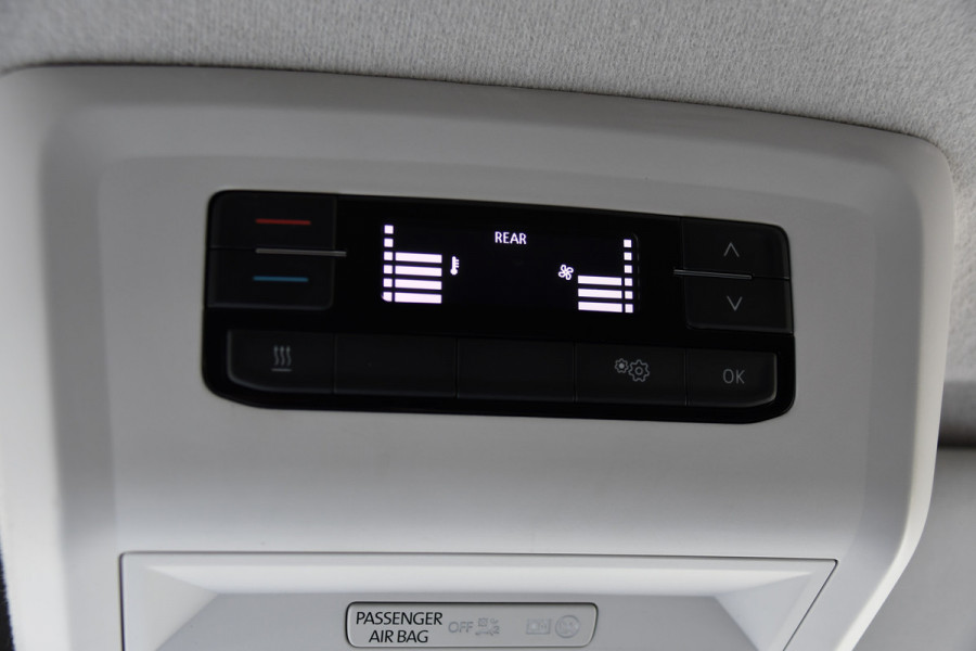Volkswagen Transporter 2.0 TDI L2H1 30 Highline Black Edition Adaptieve Cruise, Camera, Carplay, 150pk, Trekhaak, Stoelverwarming, LED, Automaat, Standkachel, Sensoren, Uniek!