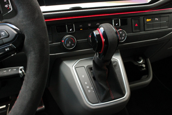 Volkswagen Transporter 2.0 TDI L1H1 204PK JB- EDITION DSG / PDC / SCHROEFSET / GTI INTERIEUR / SUBWOOFER / APPLE CARPLAY /NAVI