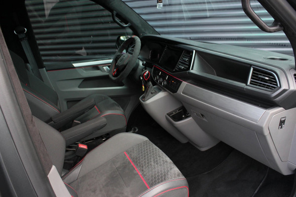 Volkswagen Transporter 2.0 TDI L1H1 204PK JB- EDITION DSG / PDC / SCHROEFSET / GTI INTERIEUR / SUBWOOFER / APPLE CARPLAY /NAVI