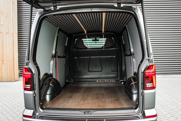 Volkswagen Transporter 2.0 TDI L1H1 204PK JB- EDITION DSG / PDC / SCHROEFSET / GTI INTERIEUR / SUBWOOFER / APPLE CARPLAY /NAVI