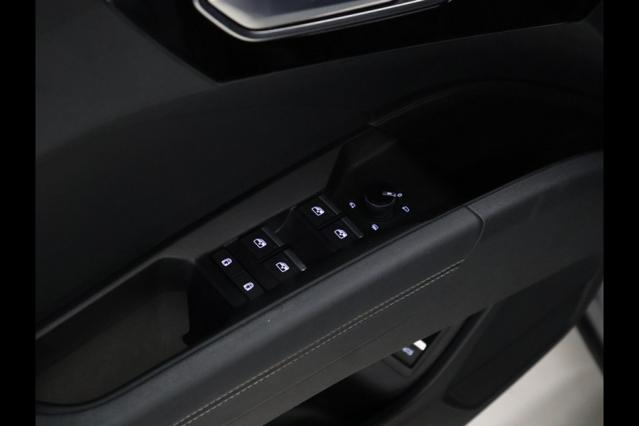 Audi Q4 e-tron 40 Launch edition S Competition 77 kWh [ADAPTIVE CRUISE, HEAD-UP DISPLAY, SONOS SOUND, MEMORY, STOELVERWARMING, APPLE CARPLAY, ELEKTRISCHE ACHTERKLEP, NIEUWSTAAT]