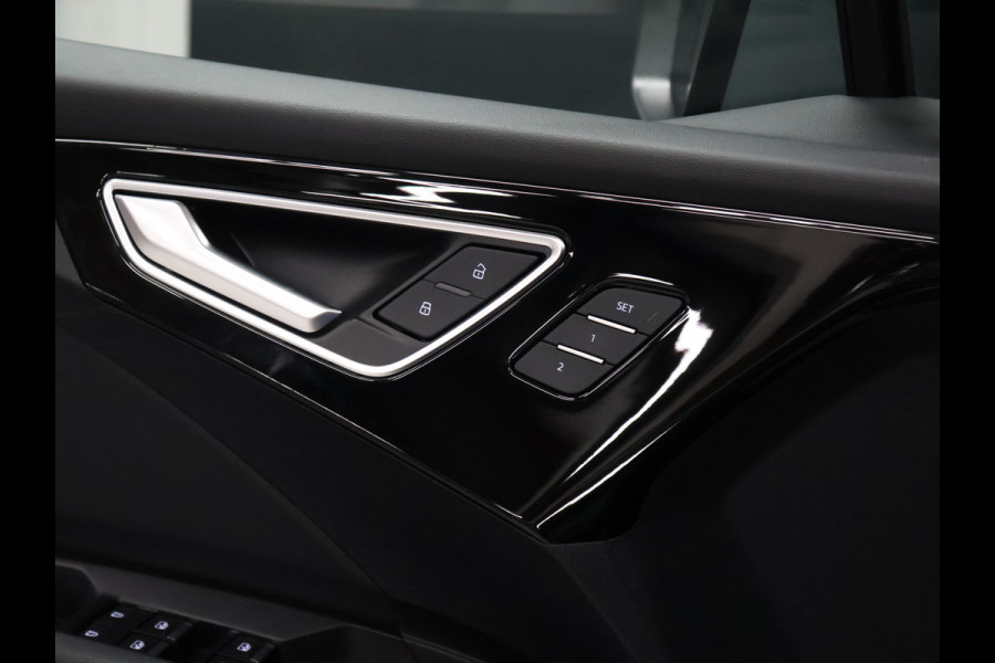 Audi Q4 e-tron 40 Launch edition S Competition 77 kWh [ADAPTIVE CRUISE, HEAD-UP DISPLAY, SONOS SOUND, MEMORY, STOELVERWARMING, APPLE CARPLAY, ELEKTRISCHE ACHTERKLEP, NIEUWSTAAT]