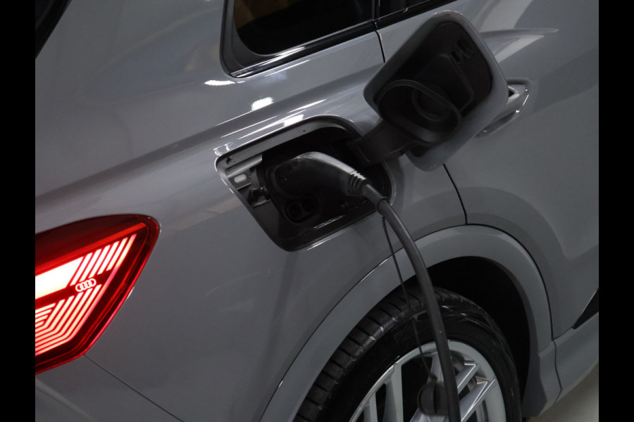 Audi Q4 e-tron 40 Launch edition S Competition 77 kWh [ADAPTIVE CRUISE, HEAD-UP DISPLAY, SONOS SOUND, MEMORY, STOELVERWARMING, APPLE CARPLAY, ELEKTRISCHE ACHTERKLEP, NIEUWSTAAT]