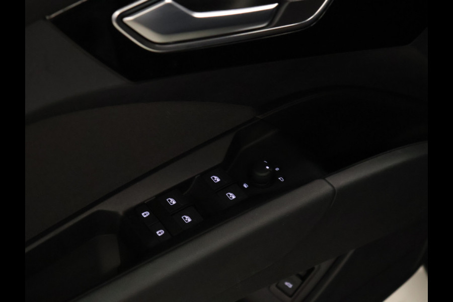 Audi Q4 Sportback e-tron 40 Sport Edition 77 kWh [APPLE CARPLAY, STOELVERWARMING, LED, CRUISE CONTROL, DIGITAL DASH, ELEKTRISCHE ACHTERKLEP, NIEUWSTAAT]
