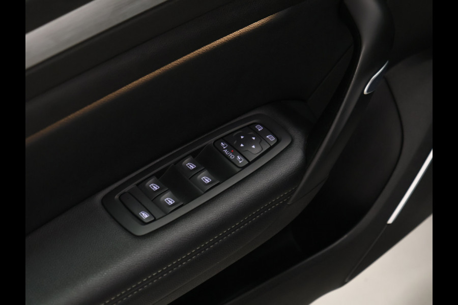 Renault Mégane Estate 1.3 TCe GT-Line [APPLE CARPLAY, ANDROID, CAMERA, PARKEERHULP, PDC 360, LED, CRUISE CONTROL, BLUETOOTH, CLIMATE CONTROL, NAVIGATIE, NIEUWSTAAT]