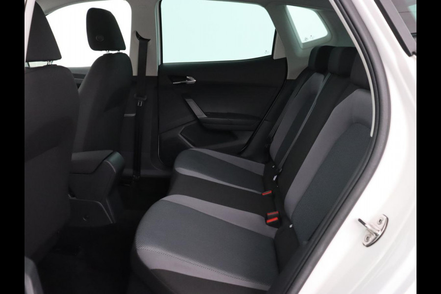 Seat Arona 1.0 TSI Style Intense | Carplay | Adaptive cruise | Camera | Navigatie | Side Assist | Climate control | Park Assist | Keyless | Bluetooth | Getint glas