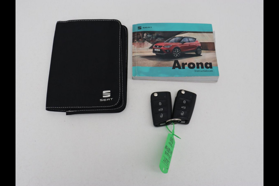 Seat Arona 1.0 TSI Style Intense | Carplay | Adaptive cruise | Camera | Navigatie | Side Assist | Climate control | Park Assist | Keyless | Bluetooth | Getint glas