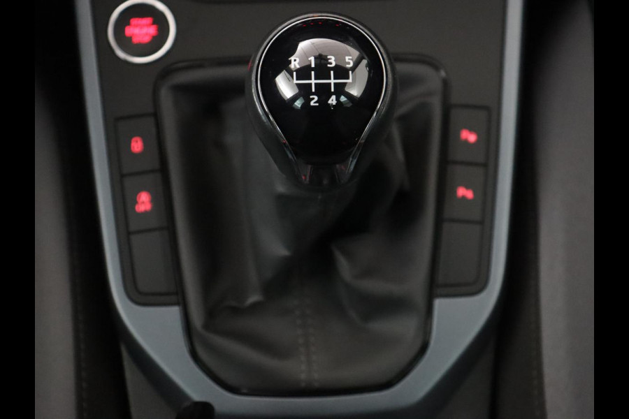 Seat Arona 1.0 TSI Style Intense | Carplay | Adaptive cruise | Camera | Navigatie | Side Assist | Climate control | Park Assist | Keyless | Bluetooth | Getint glas