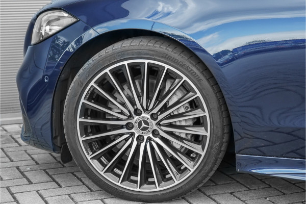 Mercedes-Benz C-Klasse 200 Launch Edition AMG Line Pano Trekhaak Camera Stoelverw