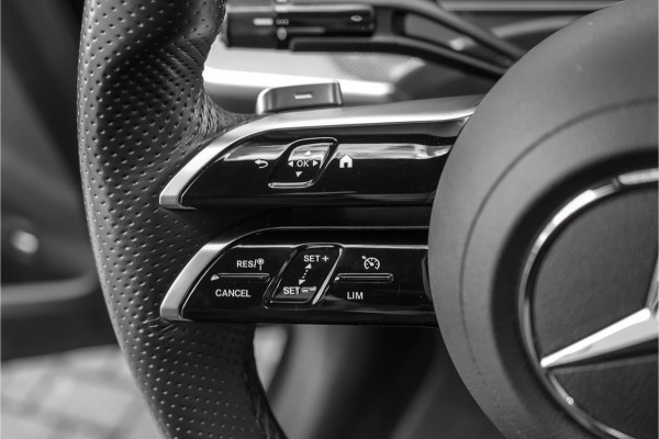 Mercedes-Benz C-Klasse 200 Launch Edition AMG Line Pano Burmester Trekhaak Camera Stoelverw