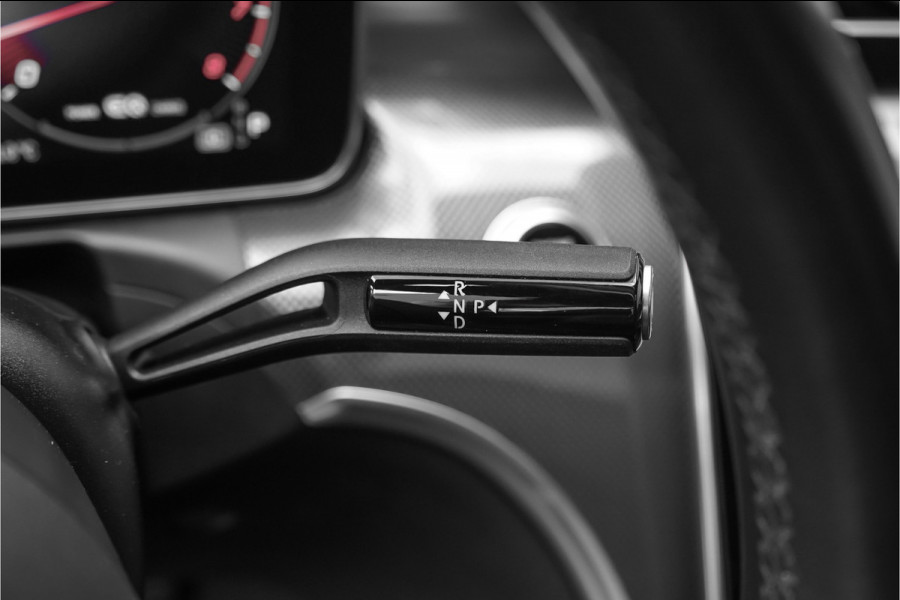 Mercedes-Benz C-Klasse 200 Launch Edition AMG Line Pano Burmester Trekhaak Camera Stoelverw